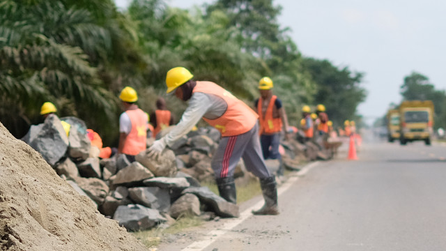 Kementerian PU Genjot Program Padat Karya Jalan dan Jembatan Tahun 2025, Serap 43.628 Tenaga Kerja