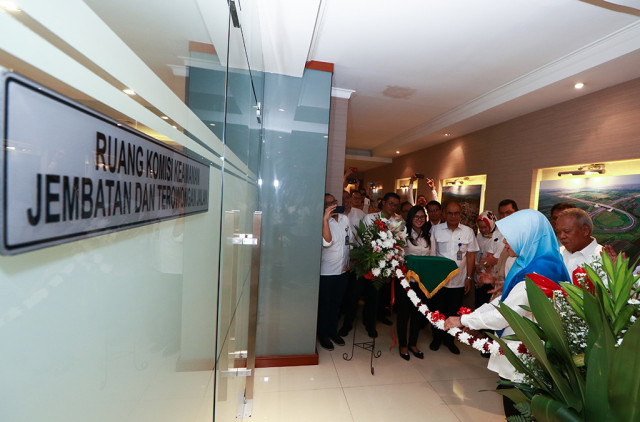 Minister of PUPR Inaugurates Road and Bridge Tunnel Security Commission Room