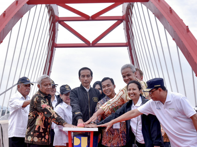 The Trans Java Toll Road, starting from Merak to Pasuruan, operates